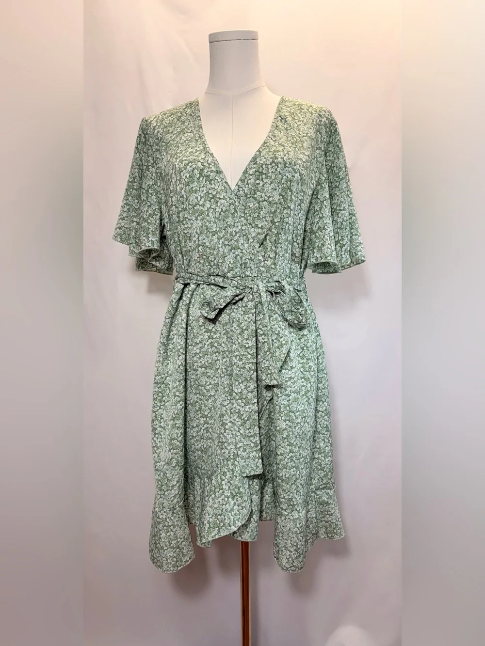 Cupshe Womens XL Green Floral Wrap Dress Flutter Sleeve Tie Waist Ruffle Hem